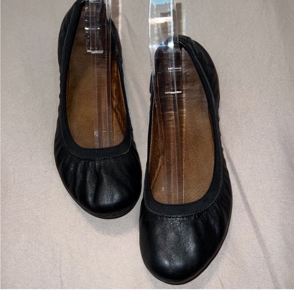Frye Carson Gore Black Leather Ballet Flats Sz 7 - Picture 2 of 7